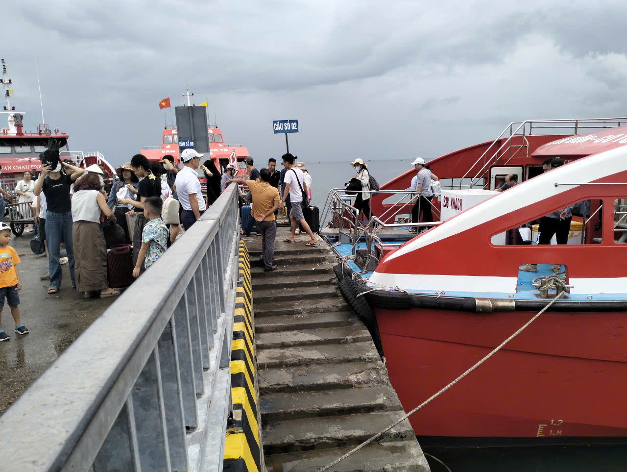 Quảng Ninh "hút" khách du lịch trong kỳ nghỉ lễ 2/9- Ảnh 4. Quảng Ninh "hút" khách du lịch trong kỳ nghỉ lễ 2/9- Ảnh 4.