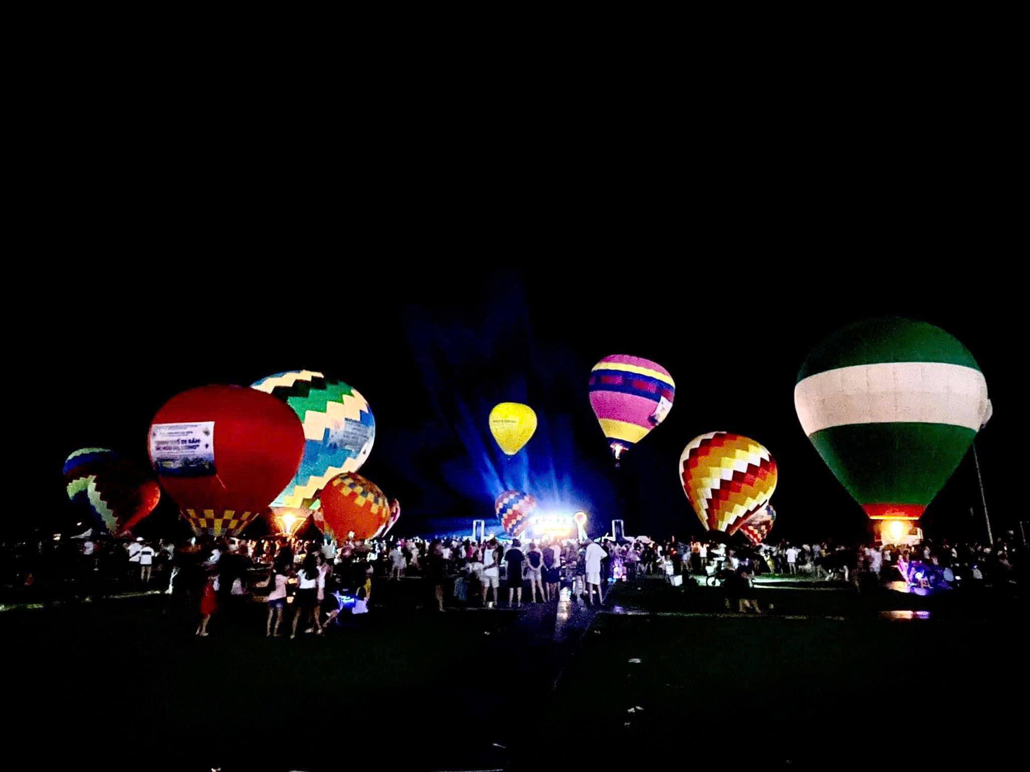 Quảng Ninh "hút" khách du lịch trong kỳ nghỉ lễ 2/9- Ảnh 2. Quảng Ninh "hút" khách du lịch trong kỳ nghỉ lễ 2/9- Ảnh 2.