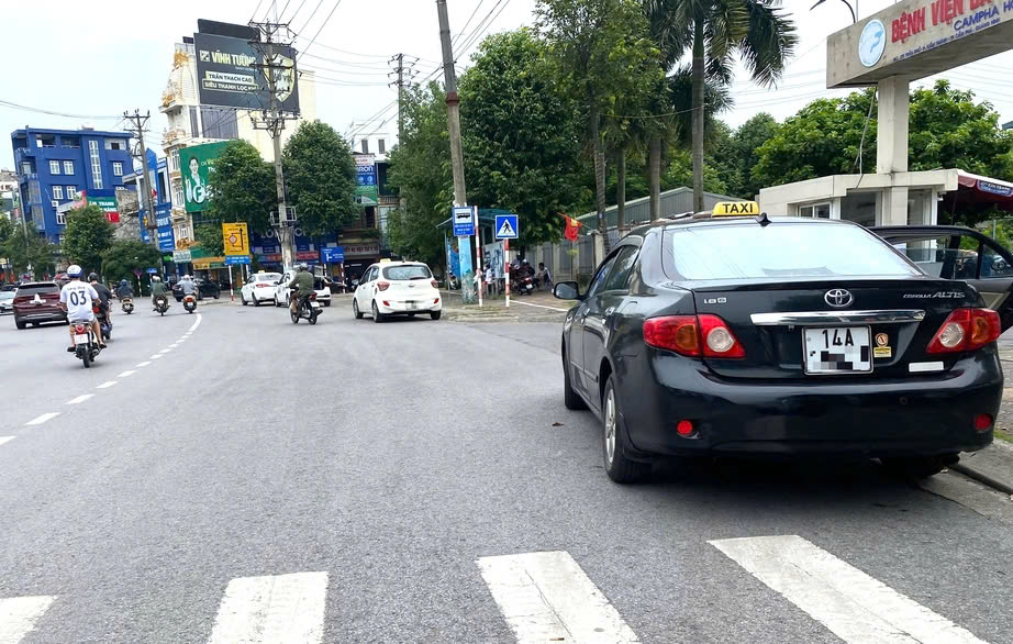 Tăng cường xử l&yacute; xe taxi "d&ugrave;" sau phản &aacute;nh của B&aacute;o Giao th&ocirc;ng- Ảnh 2.