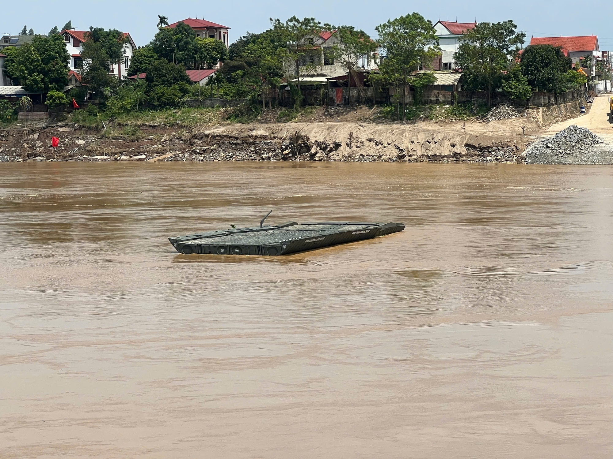Ph&uacute; Thọ: Trục vớt nhịp cầu Phong Ch&acirc;u, t&igrave;m thấy th&ecirc;m 1 nạn nh&acirc;n- Ảnh 8.