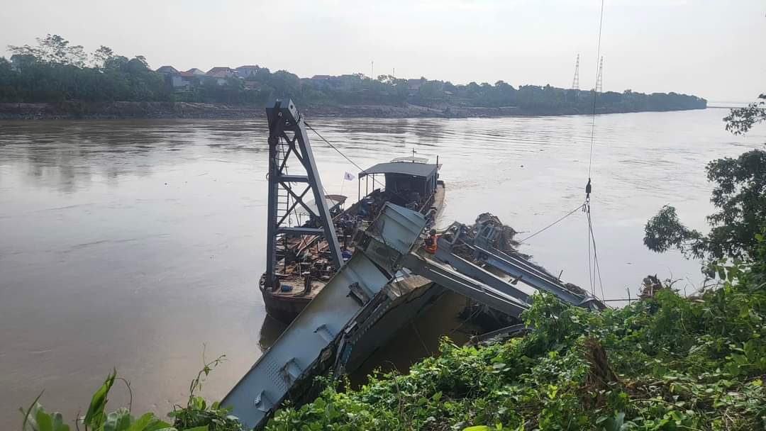 Ph&uacute; Thọ: Trục vớt nhịp cầu Phong Ch&acirc;u, t&igrave;m thấy th&ecirc;m 1 nạn nh&acirc;n- Ảnh 1.