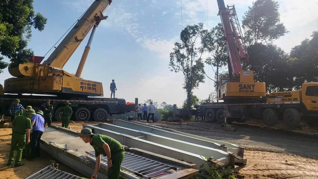 Ph&uacute; Thọ: Trục vớt nhịp cầu Phong Ch&acirc;u, t&igrave;m thấy th&ecirc;m 1 nạn nh&acirc;n- Ảnh 4.