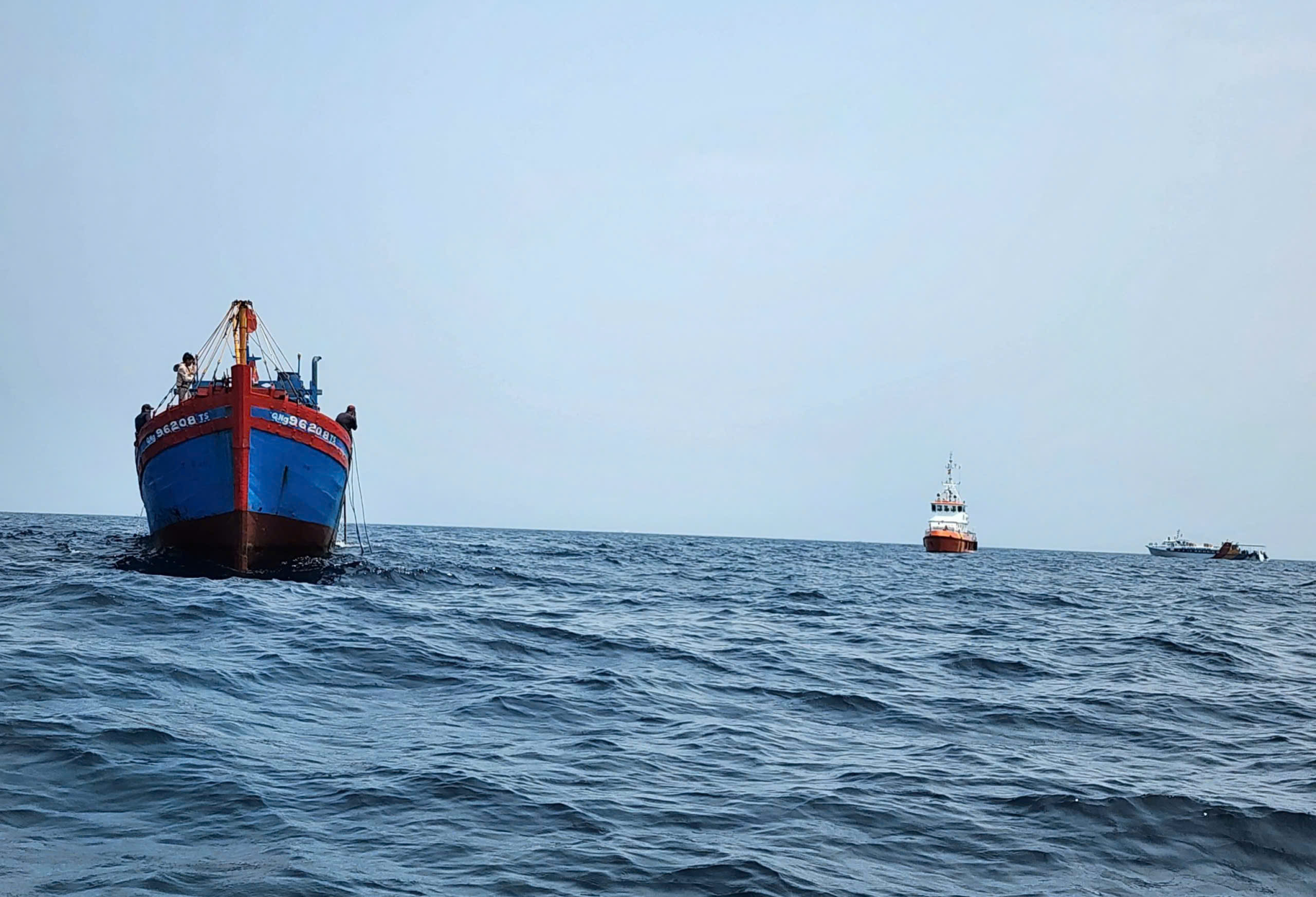 V&igrave; sao chưa trục vớt được t&agrave;u k&eacute;o bị ch&igrave;m ở biển L&yacute; Sơn?- Ảnh 3.