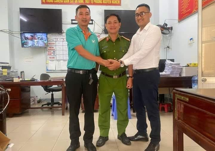 Tài xế taxi trả lại gần 700 triệu đồng cho người chuyển nhầm- Ảnh 1. Tài xế taxi trả lại gần 700 triệu đồng cho người chuyển nhầm- Ảnh 1.