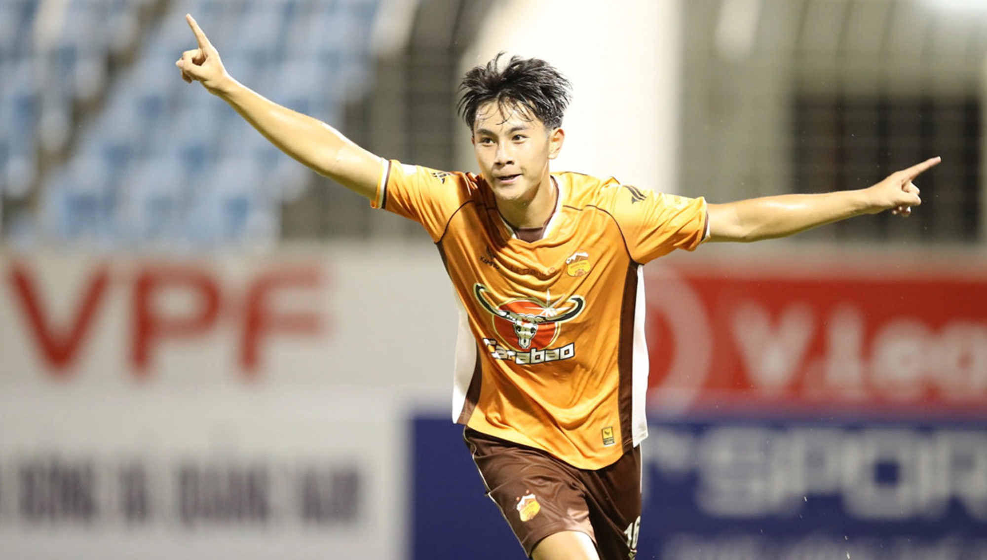 Chuyện cầu thủ trẻ nhất ghi b&agrave;n ở V-League- Ảnh 1.
