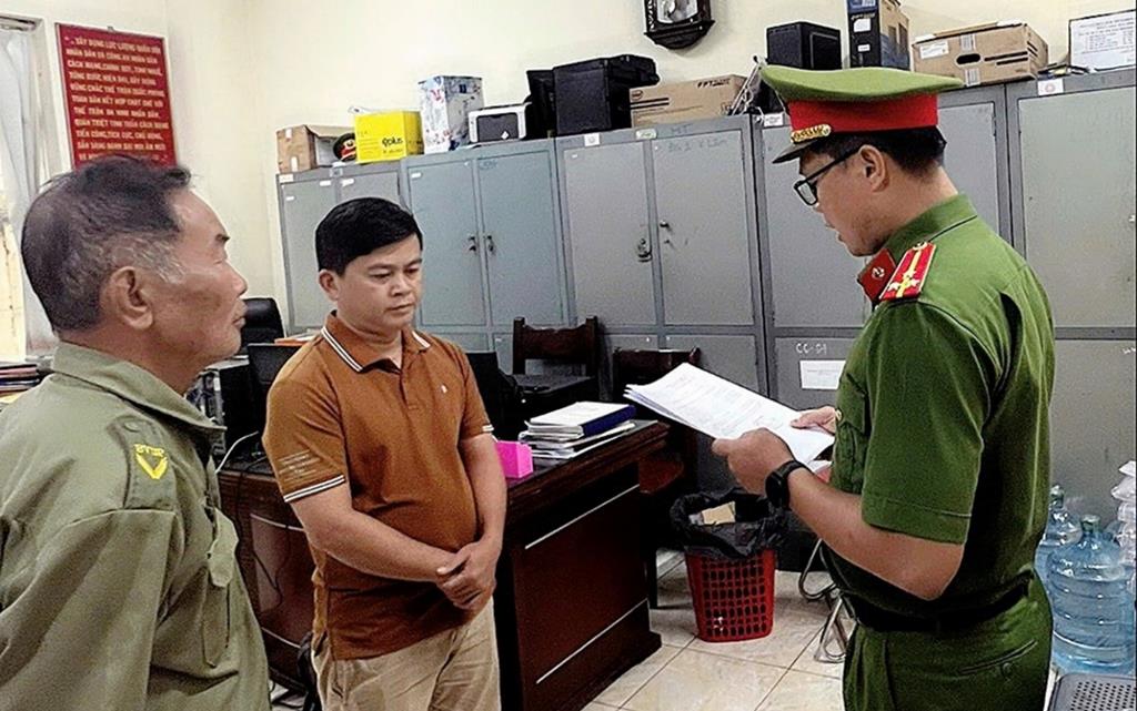 Đồng Nai: Khởi tố nguy&ecirc;n chủ tịch, ph&oacute; chủ tịch x&atilde; v&agrave; c&aacute;n bộ địa ch&iacute;nh- Ảnh 2.