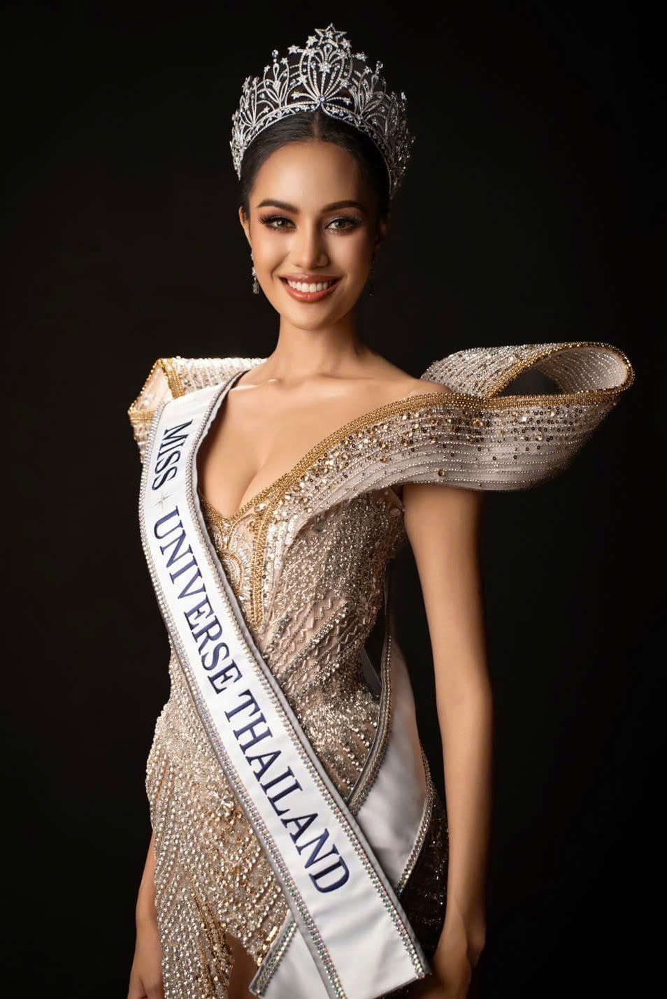 Nhan sắc hội chị em châu Á tại Miss Universe 2024: Thái Lan tiếp tục dẫn đầu- Ảnh 2. Nhan sắc hội chị em châu Á tại Miss Universe 2024: Thái Lan tiếp tục dẫn đầu- Ảnh 2.