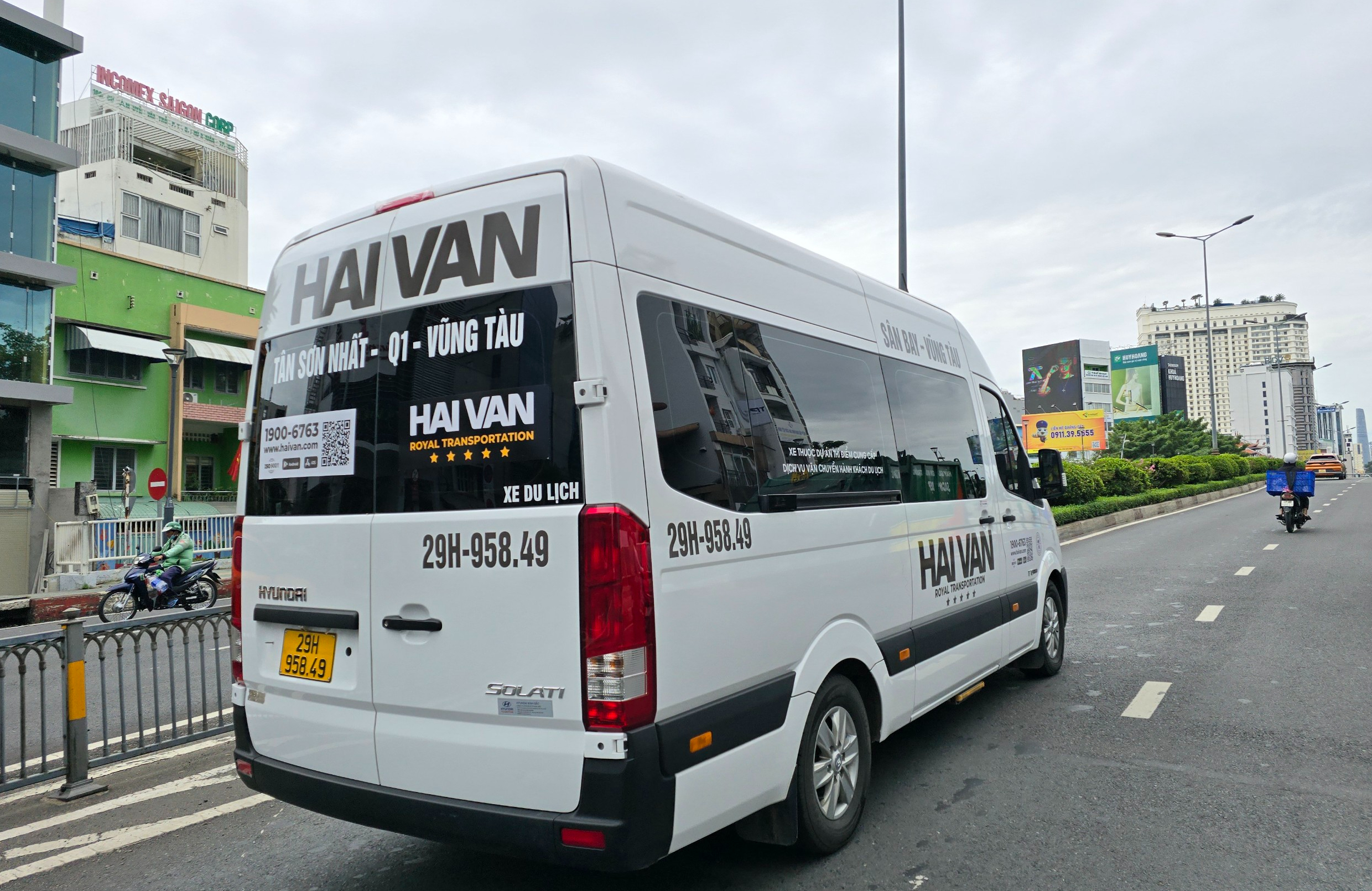Đề xuất bổ sung quy định quản l&yacute; xe vận chuyển kh&aacute;ch đến s&acirc;n bay- Ảnh 1.