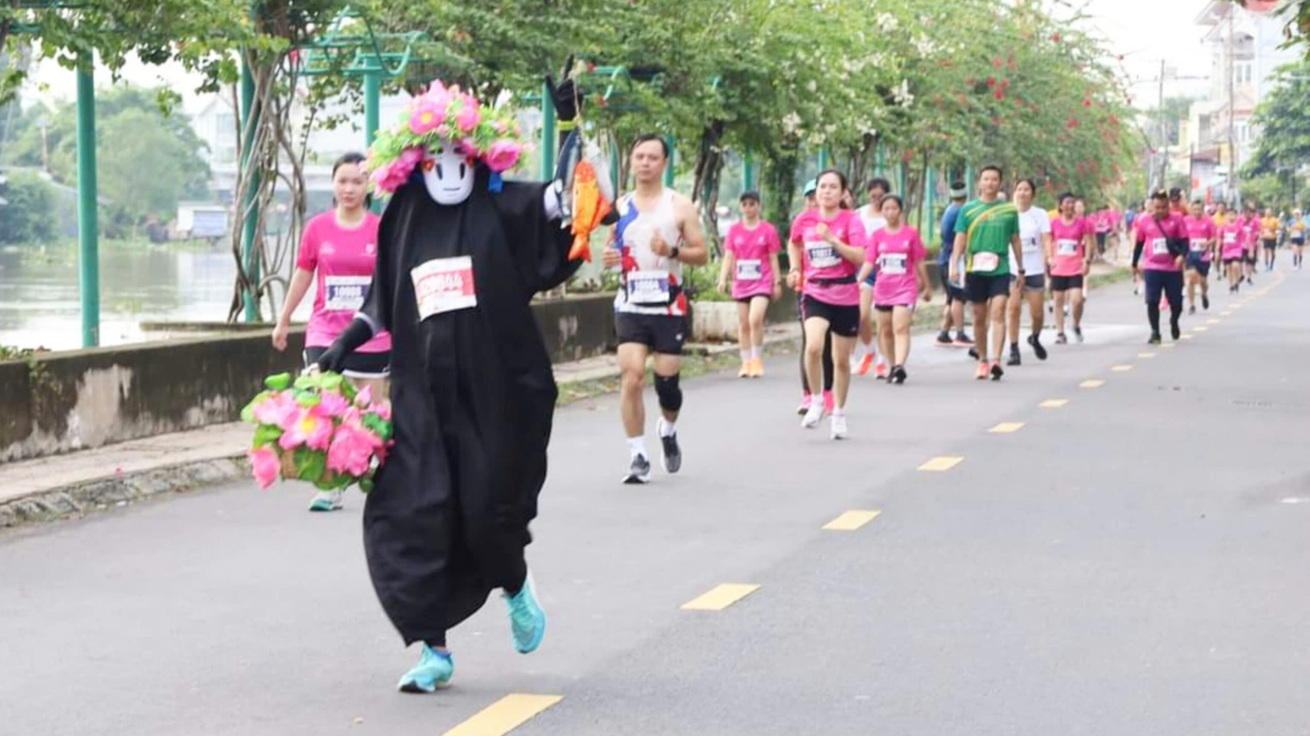 Giải Marathon Đất Sen hồng - Đồng Th&aacute;p c&oacute; gần 10.000 vận động vi&ecirc;n tham gia- Ảnh 1.