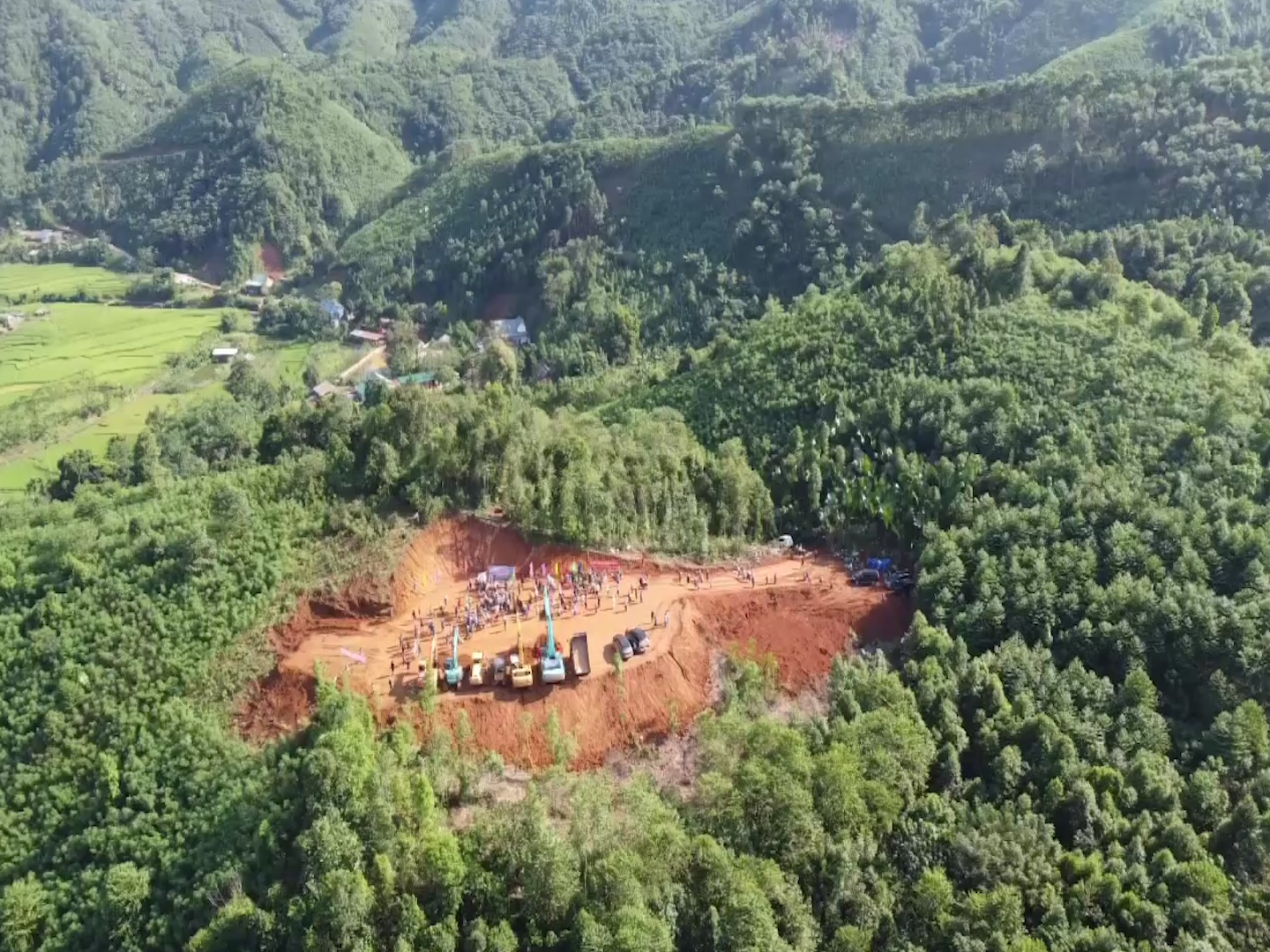 Khởi c&ocirc;ng x&acirc;y dựng, t&aacute;i thiết khu d&acirc;n cư th&ocirc;n L&agrave;ng Nủ- Ảnh 1.