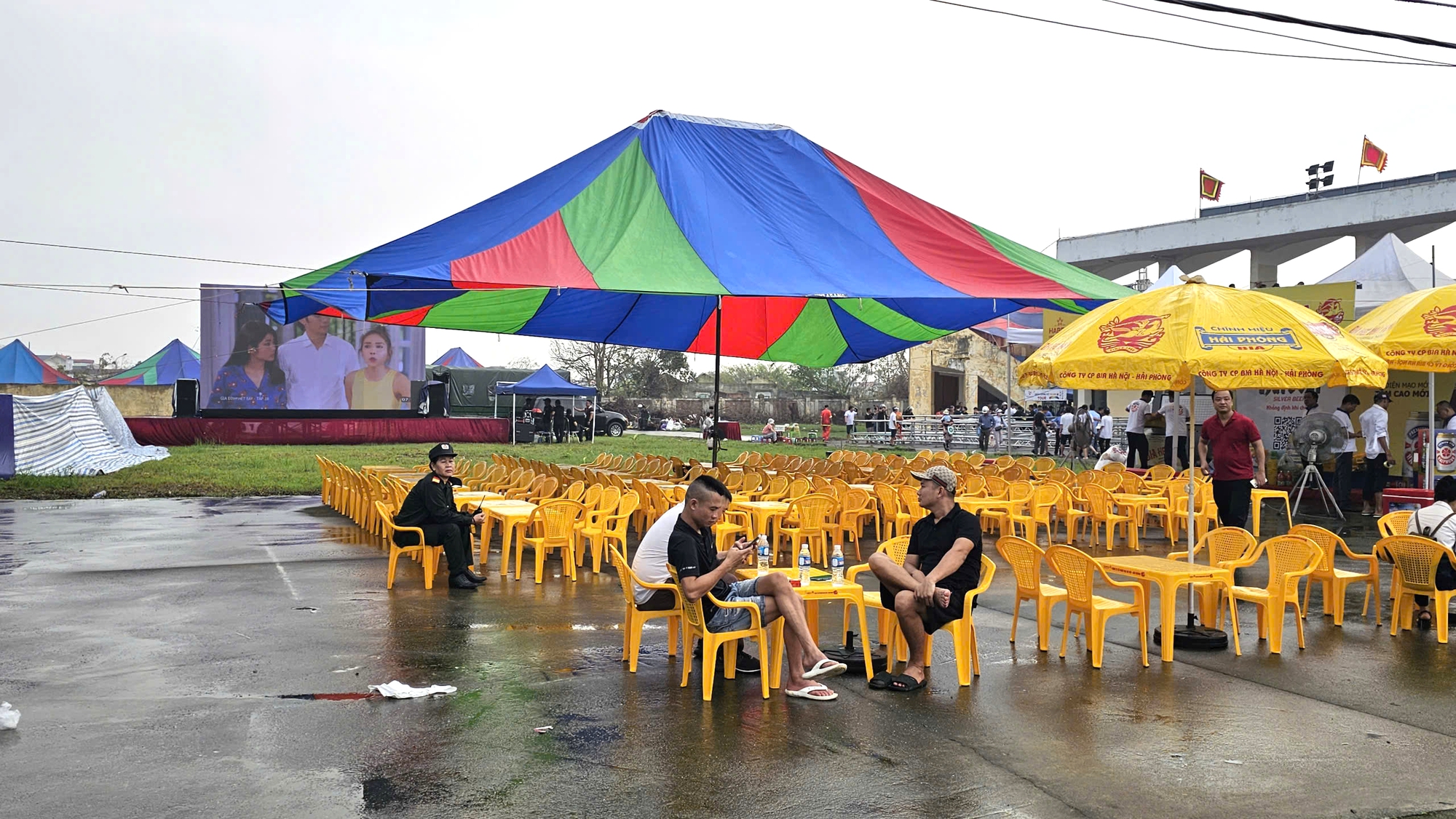 Chọi trâu Đồ Sơn 2024: Cò vé chào mời, bất ngờ ngay từ kháp đấu đầu- Ảnh 10. Chọi trâu Đồ Sơn 2024: Cò vé chào mời, bất ngờ ngay từ kháp đấu đầu- Ảnh 10.