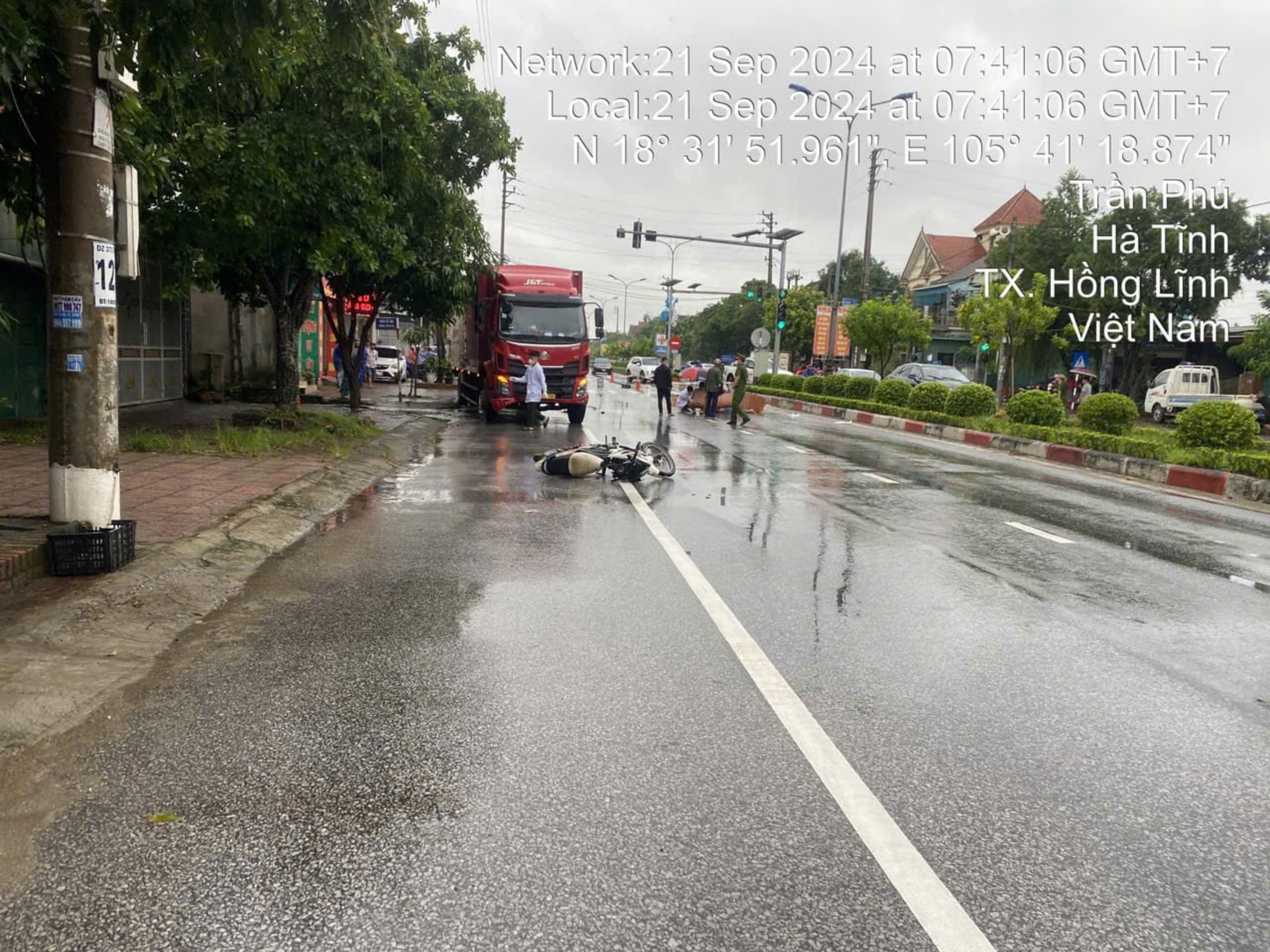 Hai người đi xe m&aacute;y tử vong sau va chạm li&ecirc;n ho&agrave;n ở H&agrave; Tĩnh- Ảnh 1.