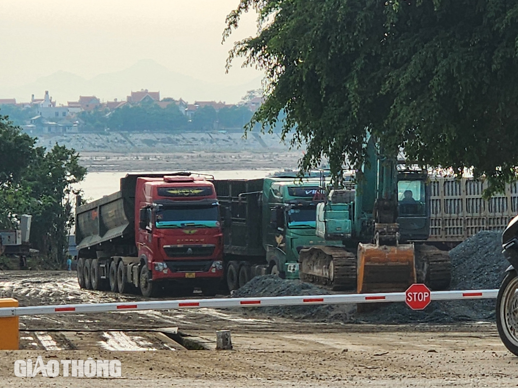Ph&aacute;t hiện xe chở lưu huỳnh qu&aacute; tải tr&ecirc;n cao tốc Nội B&agrave;i - L&agrave;o Cai- Ảnh 1.