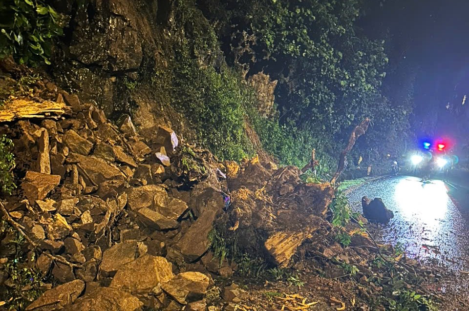 Đèo Bảo Lộc đã thông xe sau sự cố sạt lở do mưa lớn- Ảnh 2. Đèo Bảo Lộc đã thông xe sau sự cố sạt lở do mưa lớn- Ảnh 2.