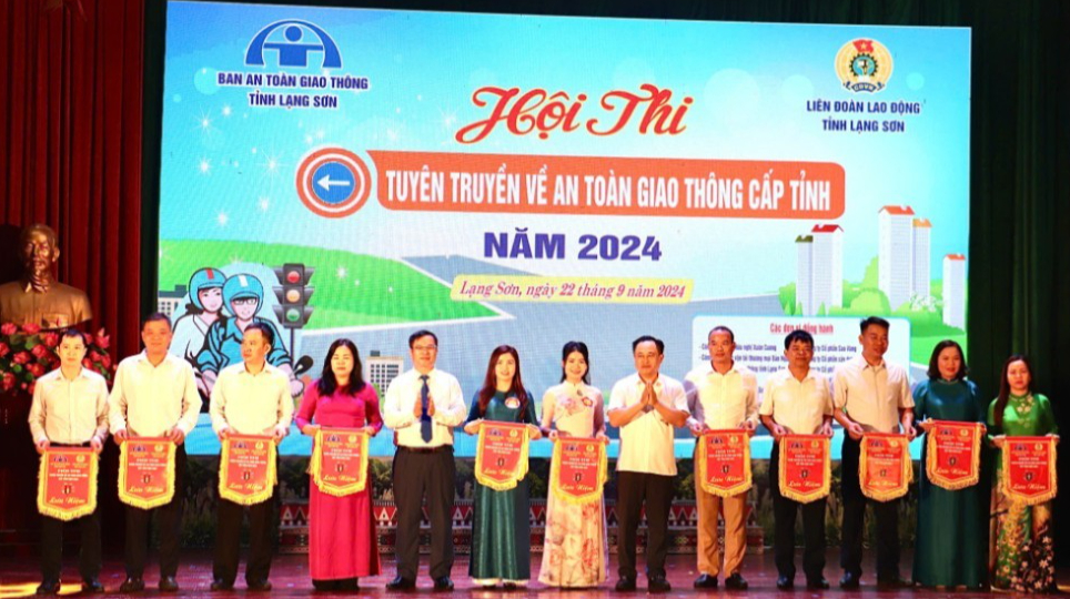 110 người tham gia hội thi tuy&ecirc;n truyền ATGT tỉnh Lạng Sơn bằng s&acirc;n khấu h&oacute;a- Ảnh 2.