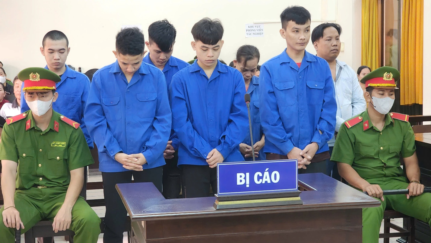 Nh&oacute;m thanh ni&ecirc;n khống chế bạn chơi ma t&uacute;y đến chết lĩnh &aacute;n- Ảnh 1.