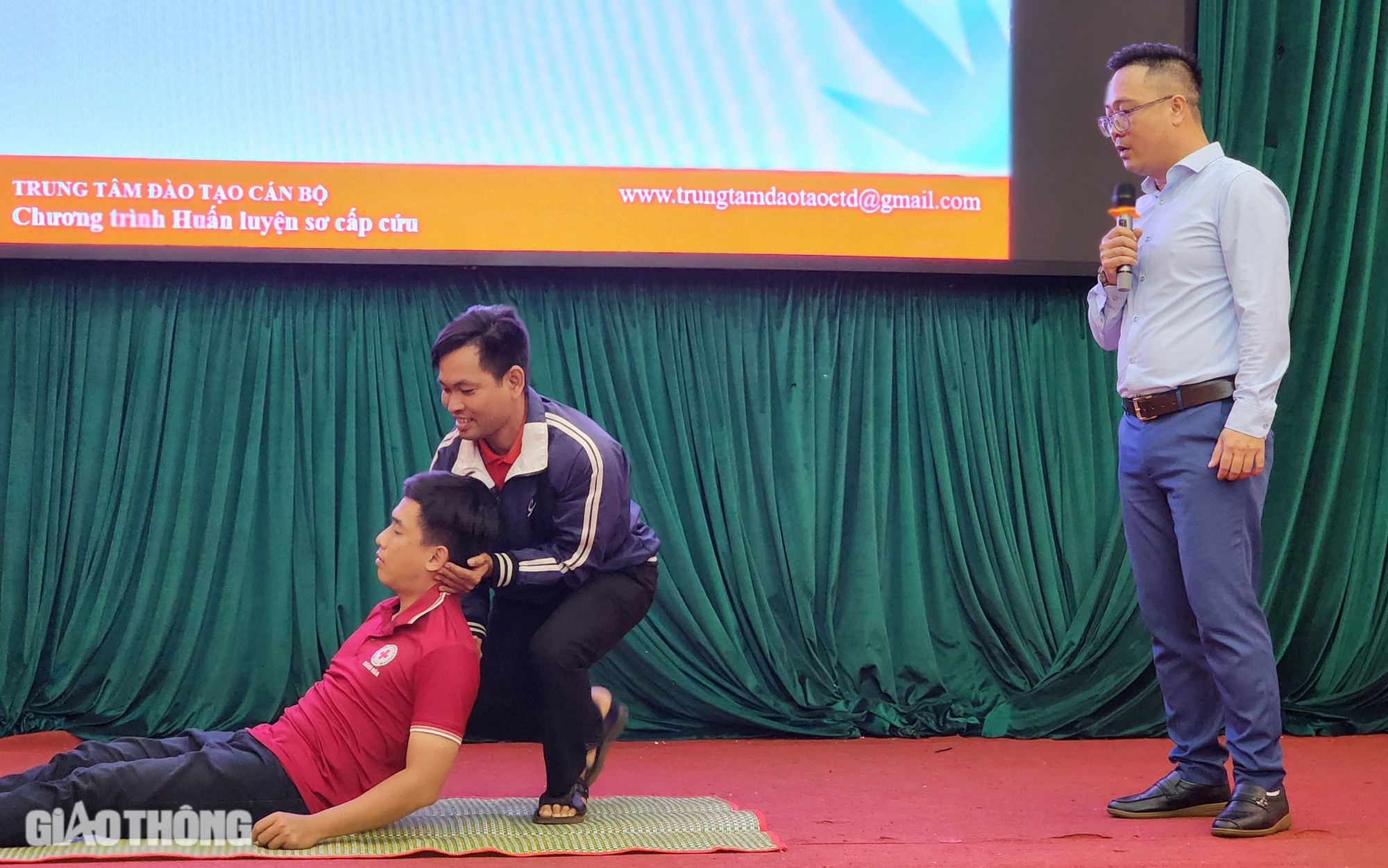 Đắk N&ocirc;ng: Tập huấn kỹ năng sơ cấp cứu nạn nh&acirc;n bị tai nạn giao th&ocirc;ng- Ảnh 1.