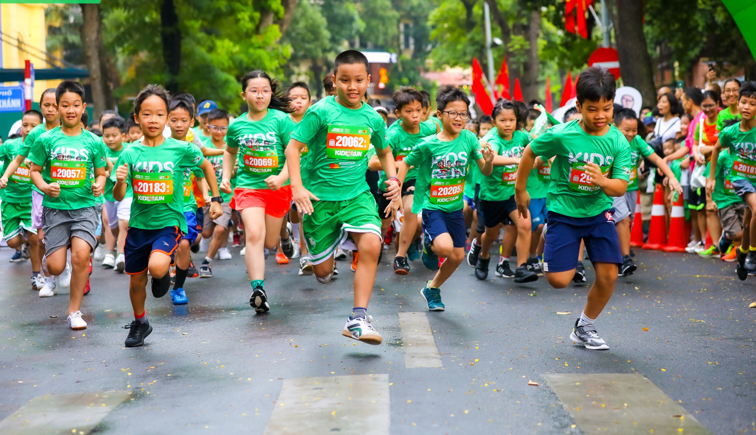 Giải chạy Mastercard Kids run năm 2023 đ&atilde; trở th&agrave;nh một hoạt động thể thao th&uacute; vị, thu h&uacute;t được nhiều bạn nhỏ tham gia.