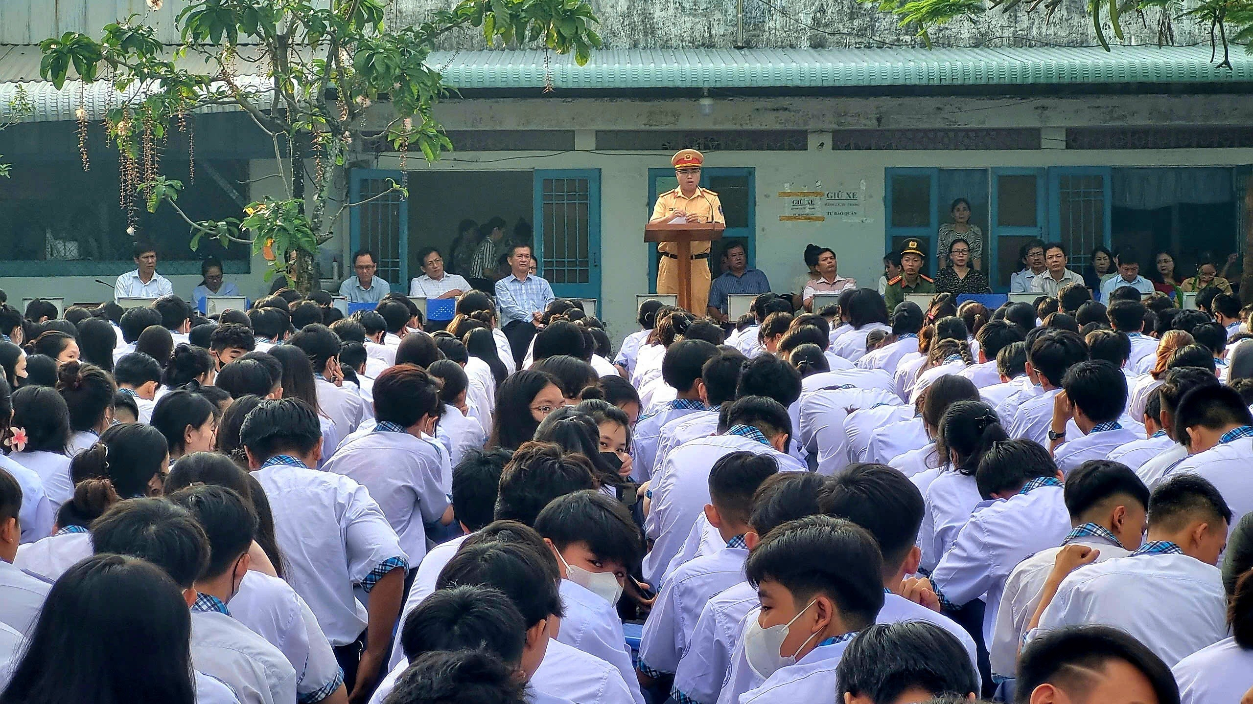 Hơn 800 học sinh ở Bạc Li&ecirc;u được tuy&ecirc;n truyền an to&agrave;n giao th&ocirc;ng- Ảnh 1.
