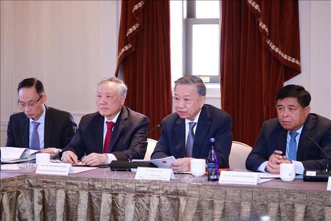 Tổng B&iacute; thư, Chủ tịch nước T&ocirc; L&acirc;m dự tọa đ&agrave;m về ph&aacute;t triển ng&agrave;nh c&ocirc;ng nghiệp b&aacute;n dẫn v&agrave; AI- Ảnh 2.