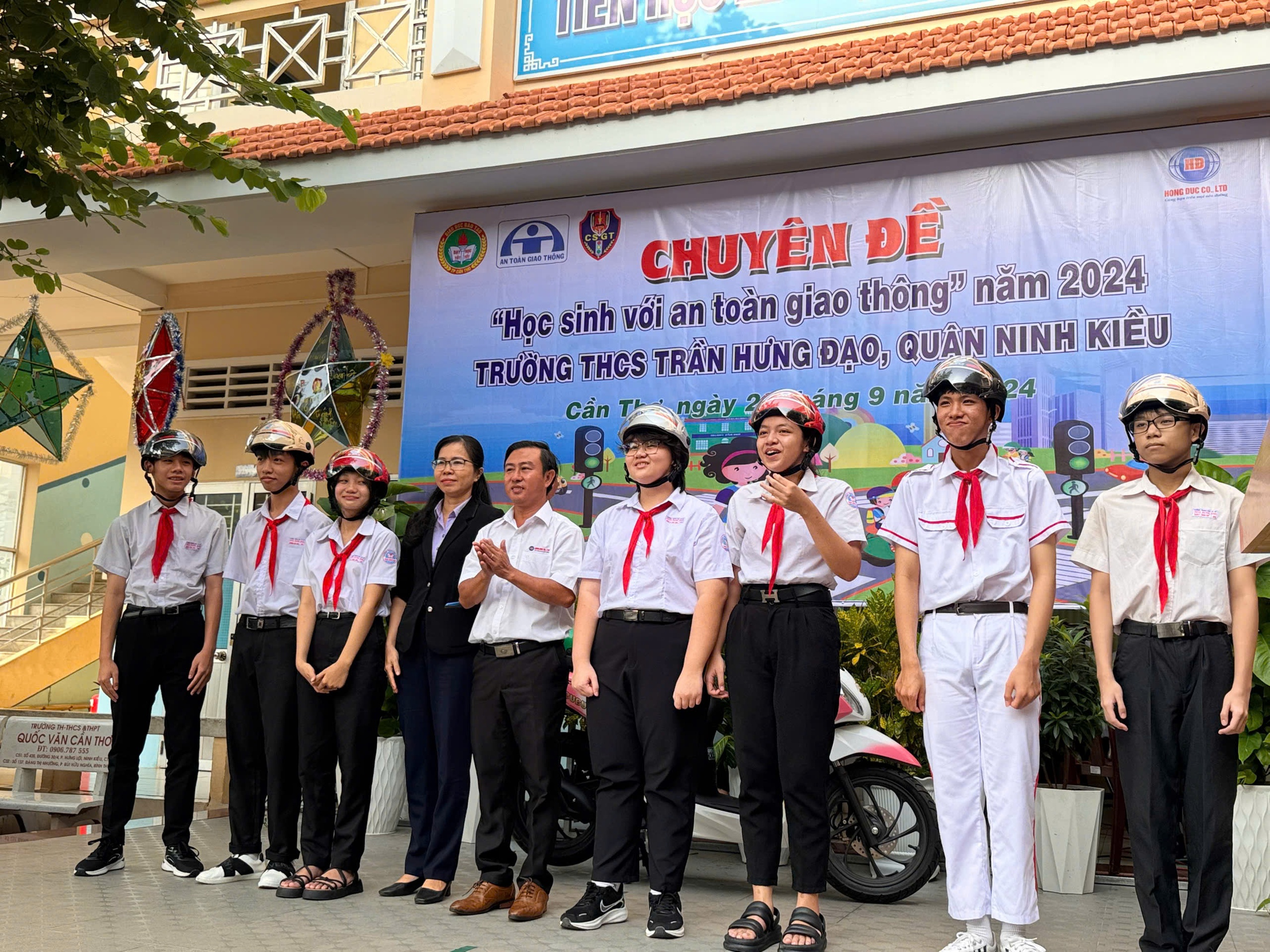 Tuy&ecirc;n truyền an to&agrave;n giao th&ocirc;ng đến học sinh THCS ở Cần Thơ- Ảnh 2.