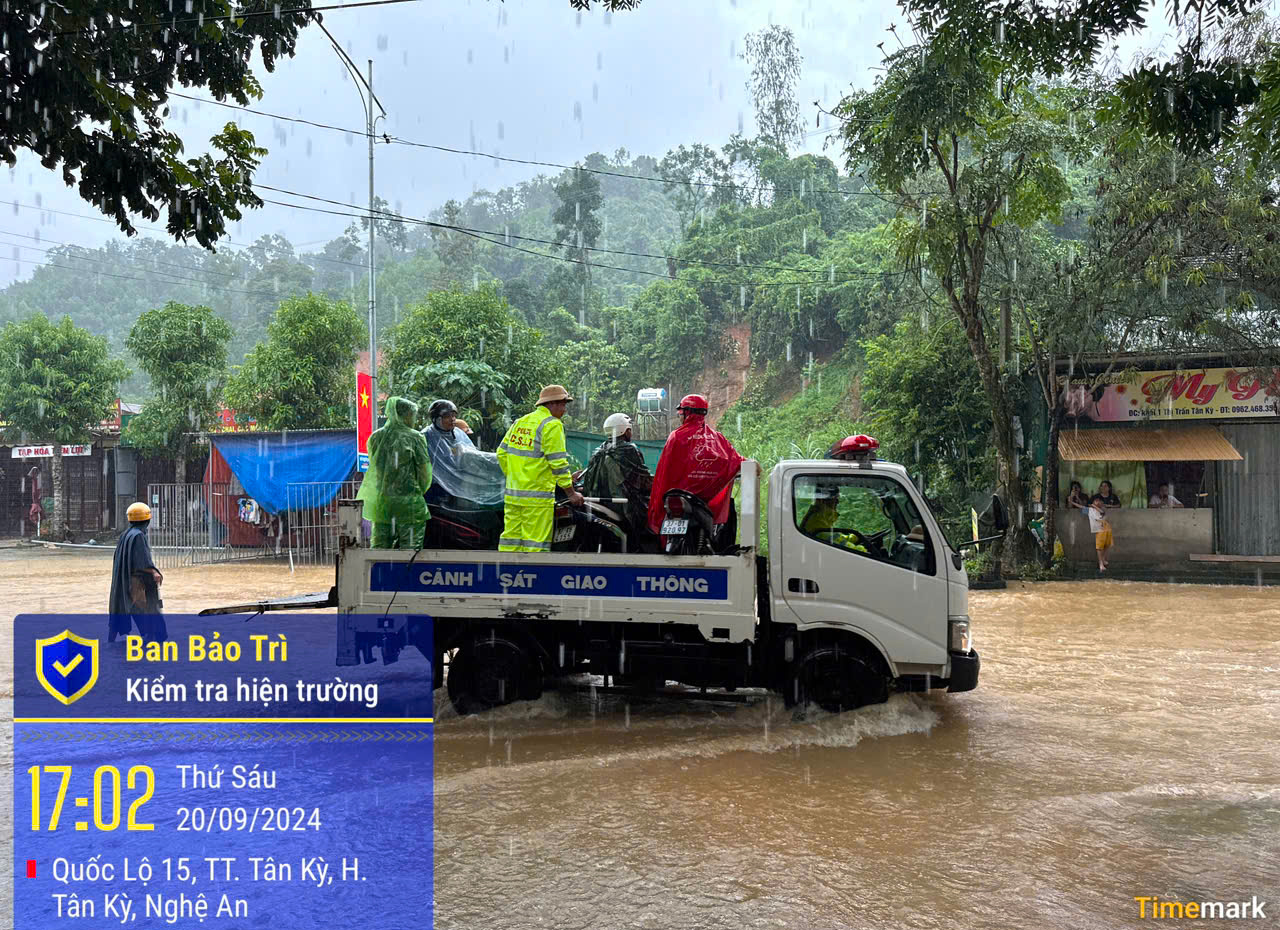 Nhiều tuyến đường ở Nghệ An vẫn bị chia cắt do sạt lở- Ảnh 9.