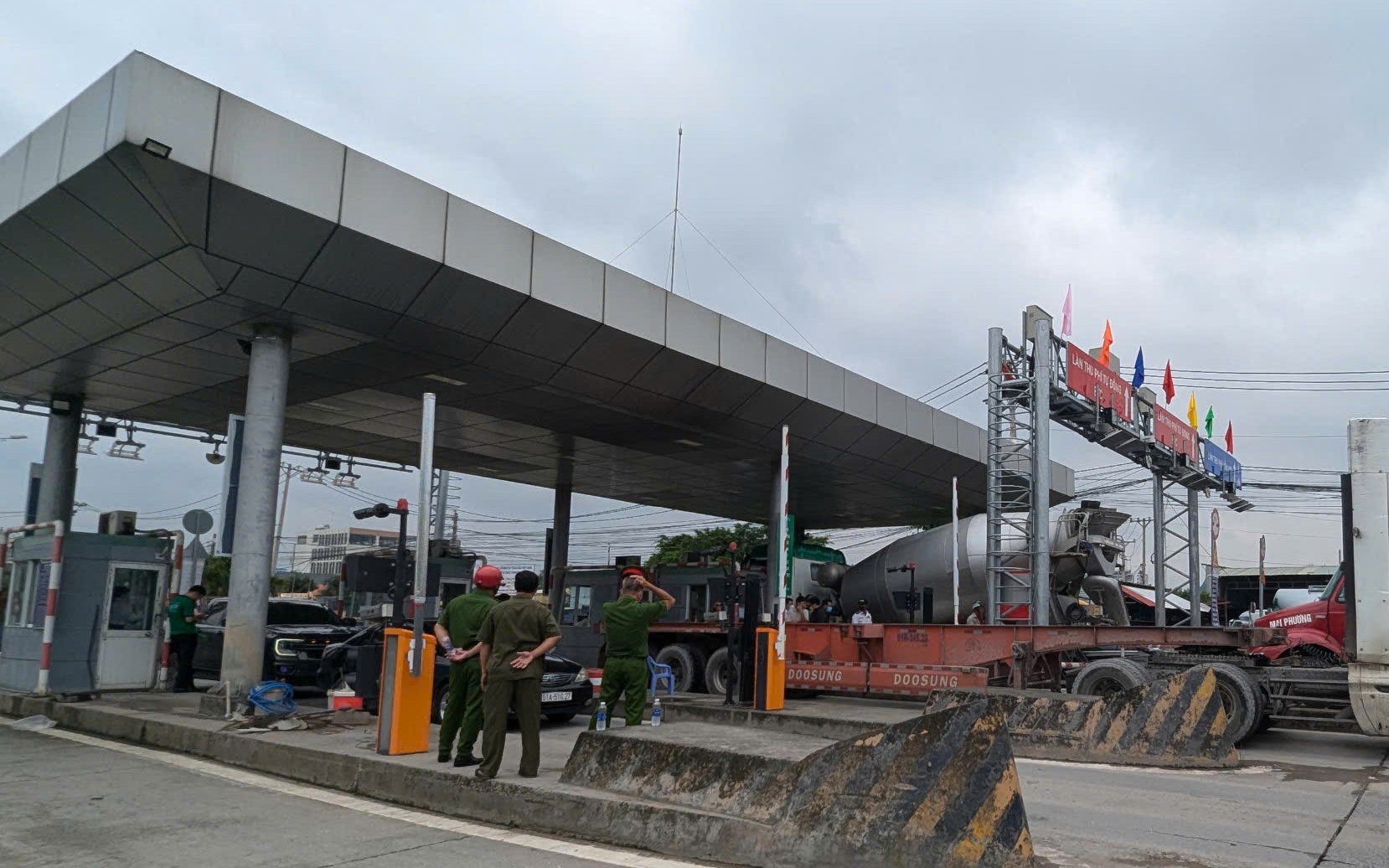 Kiến nghị đối thoại với người d&acirc;n về thu ph&iacute; tại BOT Ph&uacute; Hữu