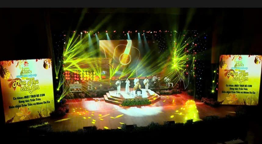 Đ&ecirc;m nhạc &ldquo;M&ugrave;a thu cho em&rdquo; kh&eacute;p lại chương tr&igrave;nh Festival Huế m&ugrave;a thu 2024- Ảnh 1.