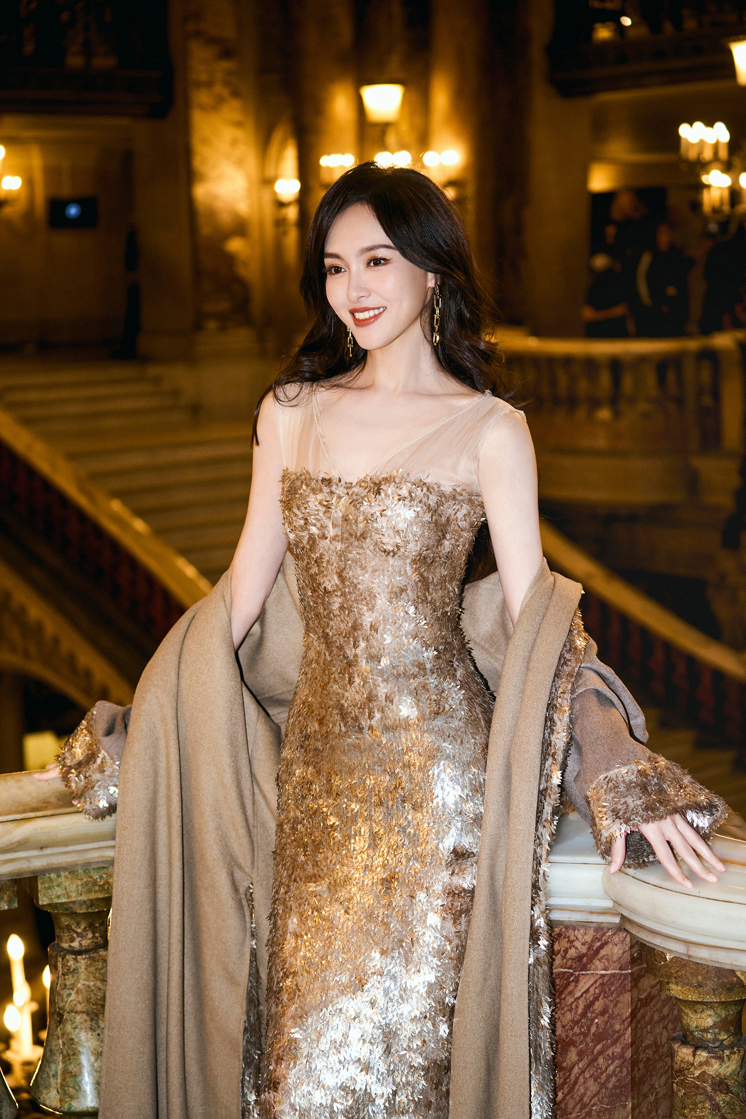 Đường Y&ecirc;n khoe m&igrave;nh hạc xương mai tr&ecirc;n s&agrave;n diễn của Tuần lễ thời trang Paris- Ảnh 5.