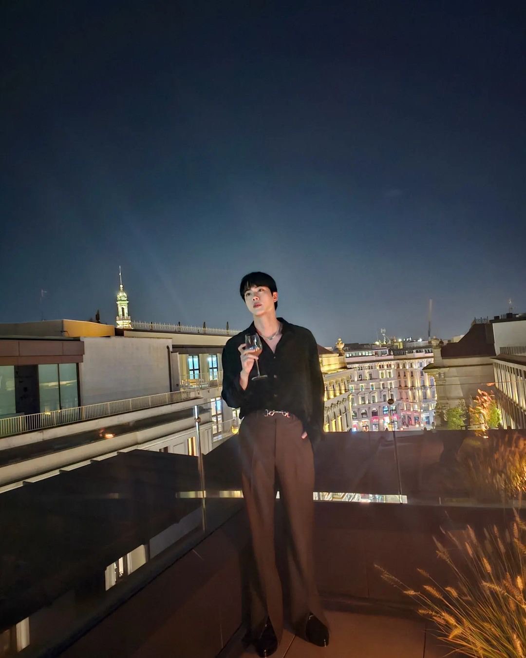 Jin (BTS) khiến cộng đồng mạng "dậy s&oacute;ng" khi gặp sự cố để lộ mặt mộc- Ảnh 5.