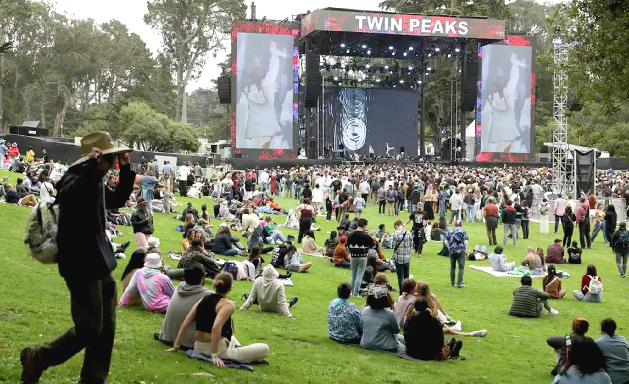 L&agrave;ng nhạc hết thời show diễn tỷ đ&ocirc;- Ảnh 2.