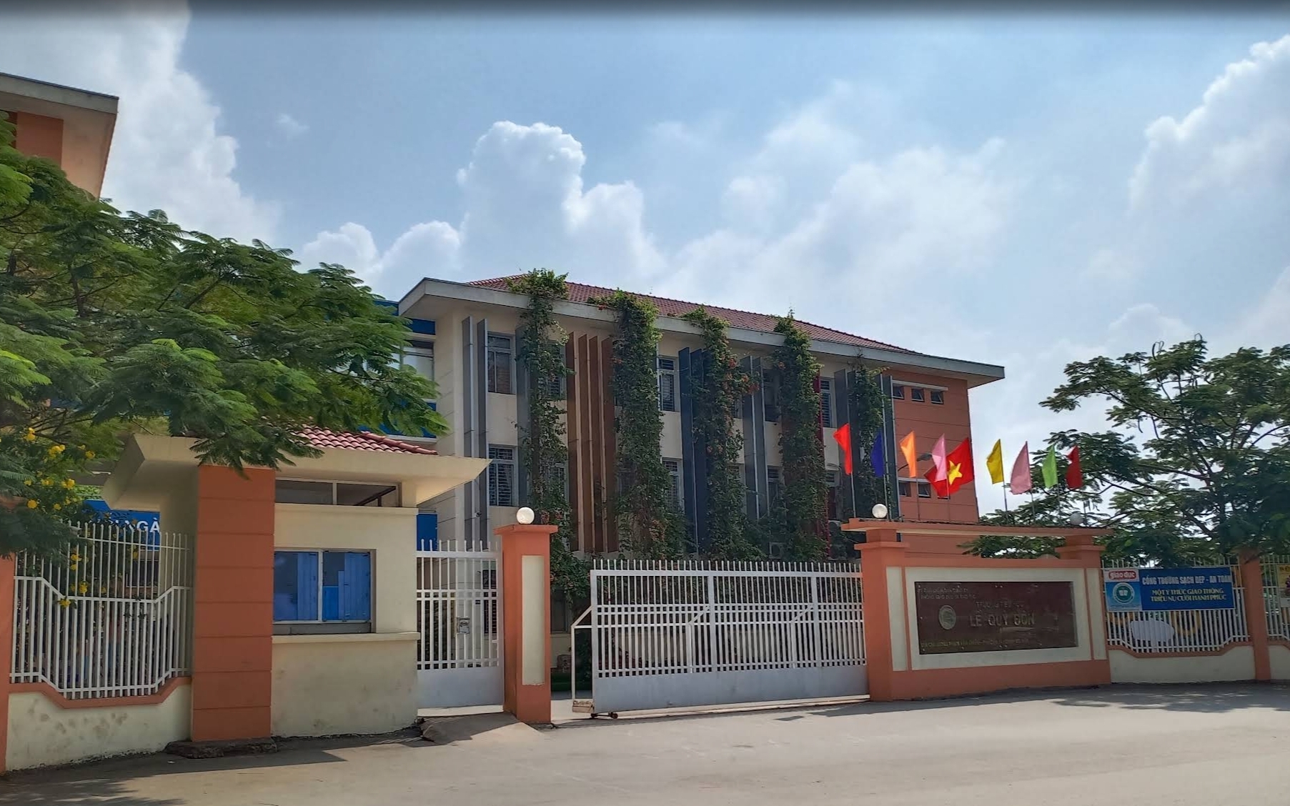 Học sinh ủng hộ b&atilde;o lũ từ 100.000 đồng mới được tặng giấy khen g&acirc;y bức x&uacute;c