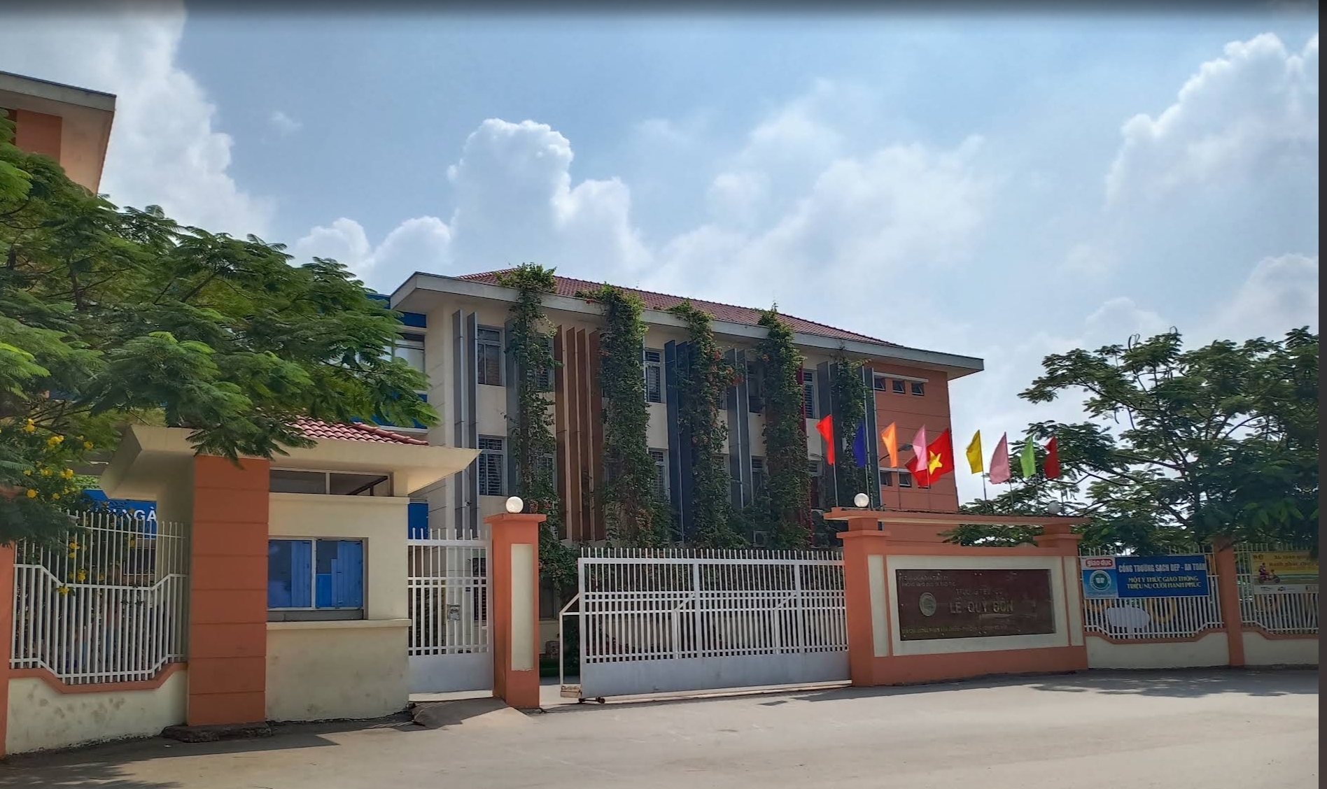Học sinh ủng hộ b&atilde;o lũ từ 100.000 đồng mới được tặng giấy khen g&acirc;y bức x&uacute;c- Ảnh 2.