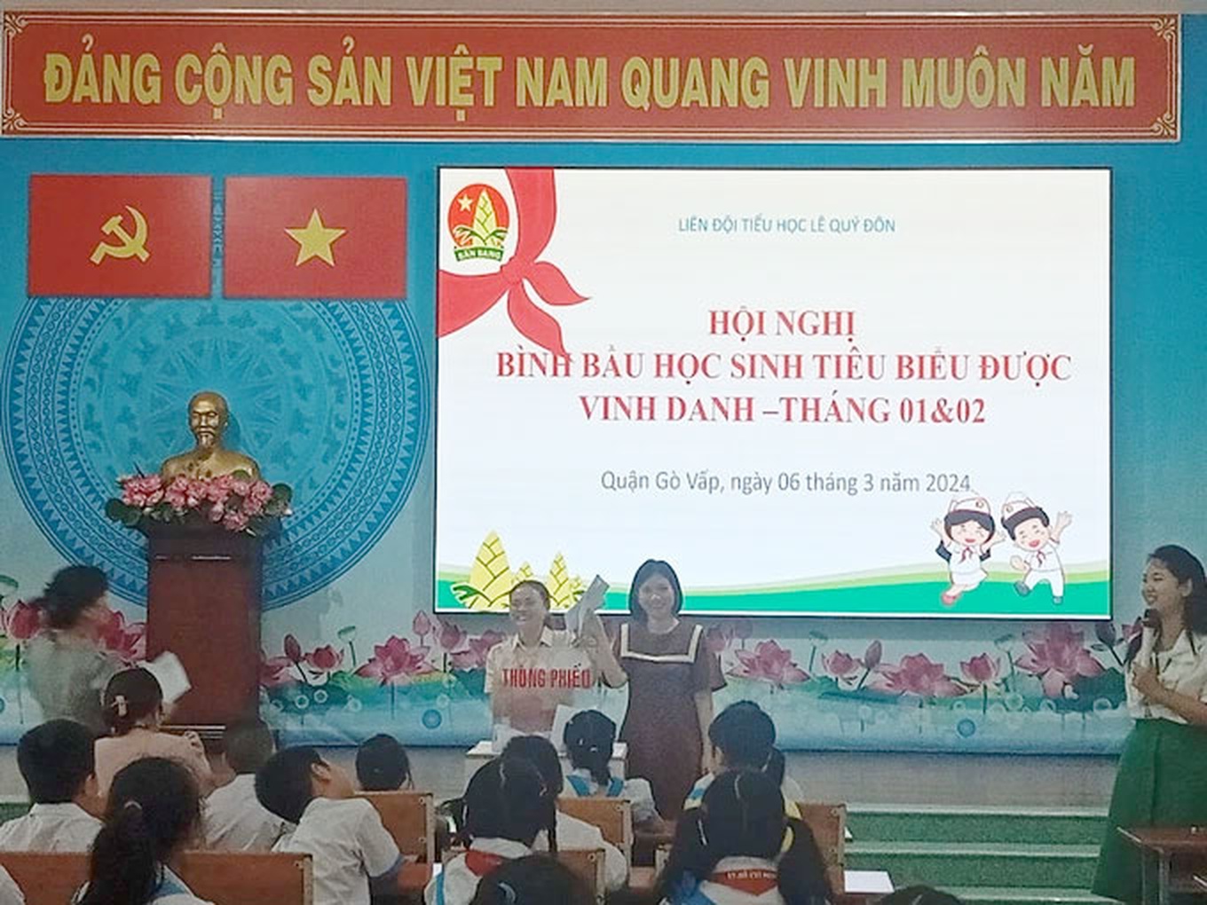 Học sinh ủng hộ b&atilde;o lũ từ 100.000 đồng mới được tặng giấy khen g&acirc;y bức x&uacute;c- Ảnh 1.