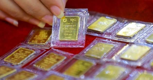 Lần đầu trong 4 th&aacute;ng, v&agrave;ng miếng SJC bật tăng 1,5 triệu, gi&aacute; thế giới lập kỷ lục mới- Ảnh 1.