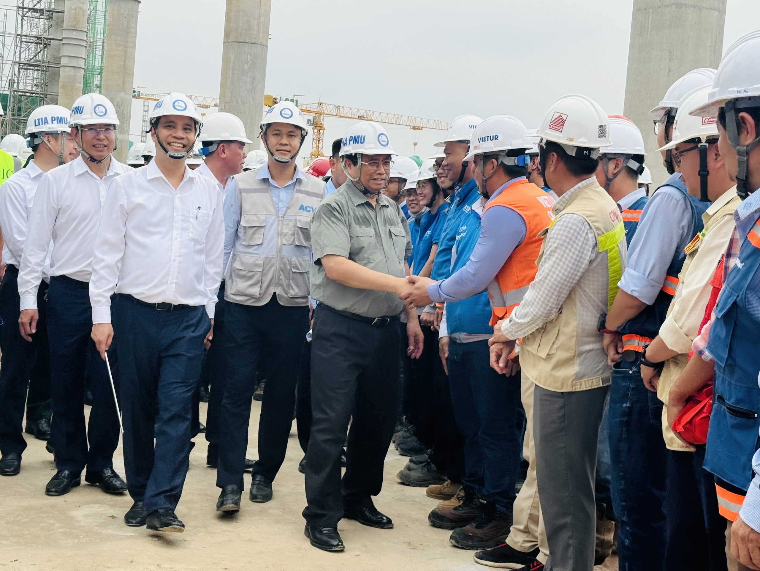 Thủ tướng: Nghi&ecirc;n cứu phương &aacute;n l&agrave;m t&agrave;u điện ngầm kết nối s&acirc;n bay Long Th&agrave;nh- Ảnh 1.