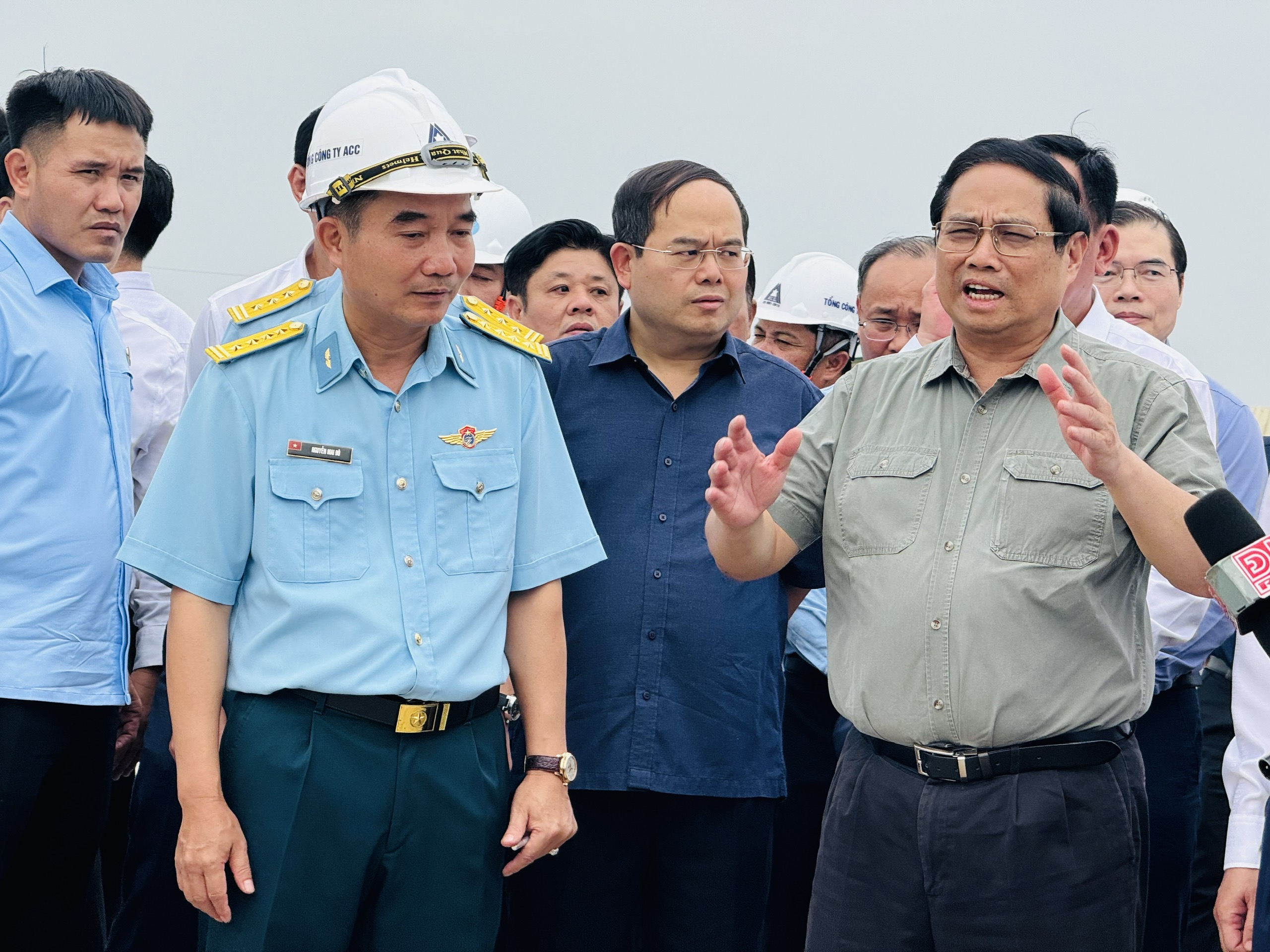 Thủ tướng: Nghi&ecirc;n cứu phương &aacute;n l&agrave;m t&agrave;u điện ngầm kết nối s&acirc;n bay Long Th&agrave;nh- Ảnh 8.