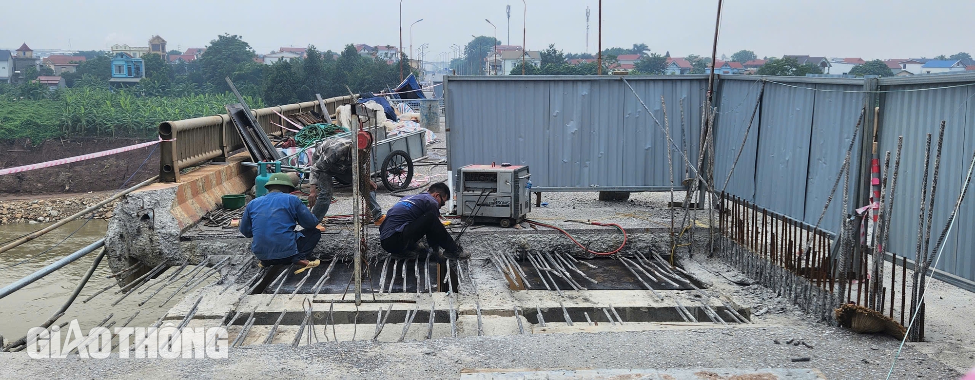 &Ocirc; t&ocirc; dưới 7 chỗ được ph&eacute;p lưu th&ocirc;ng qua cầu Trung H&agrave; từ 15h chiều nay- Ảnh 8.