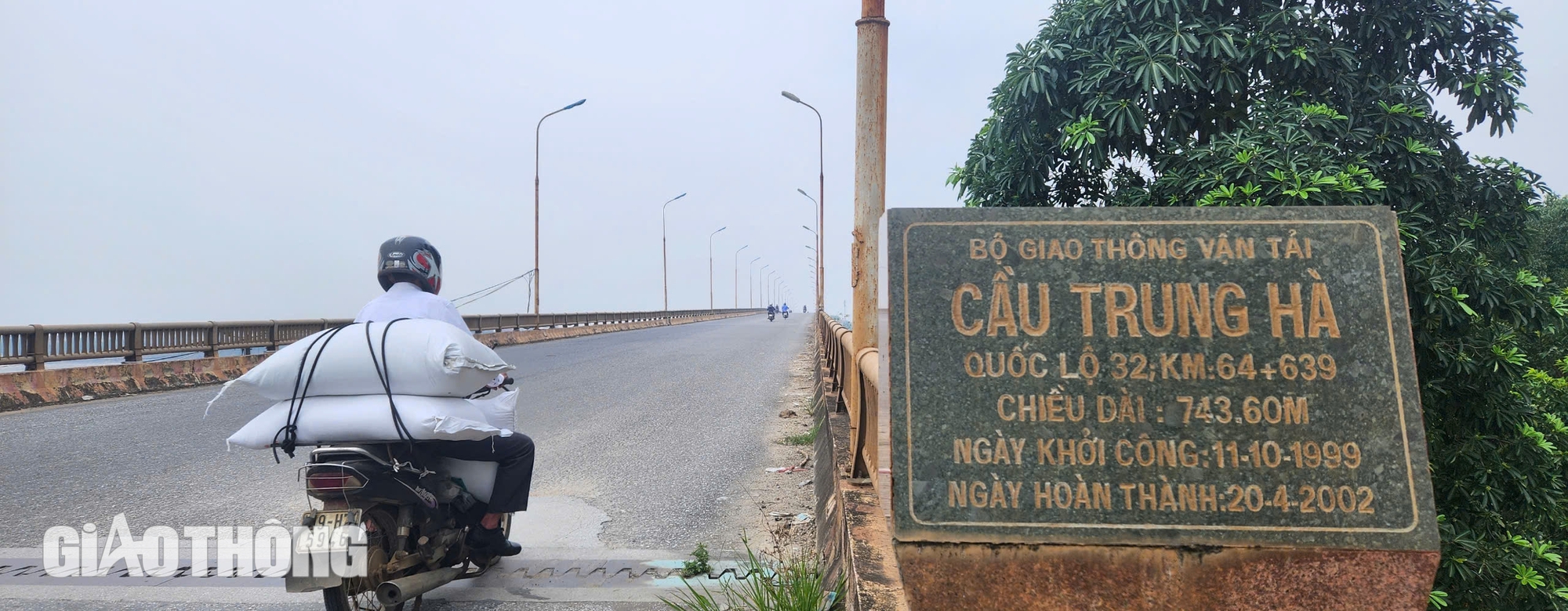 &Ocirc; t&ocirc; dưới 7 chỗ được ph&eacute;p lưu th&ocirc;ng qua cầu Trung H&agrave; từ 15h chiều nay- Ảnh 3.