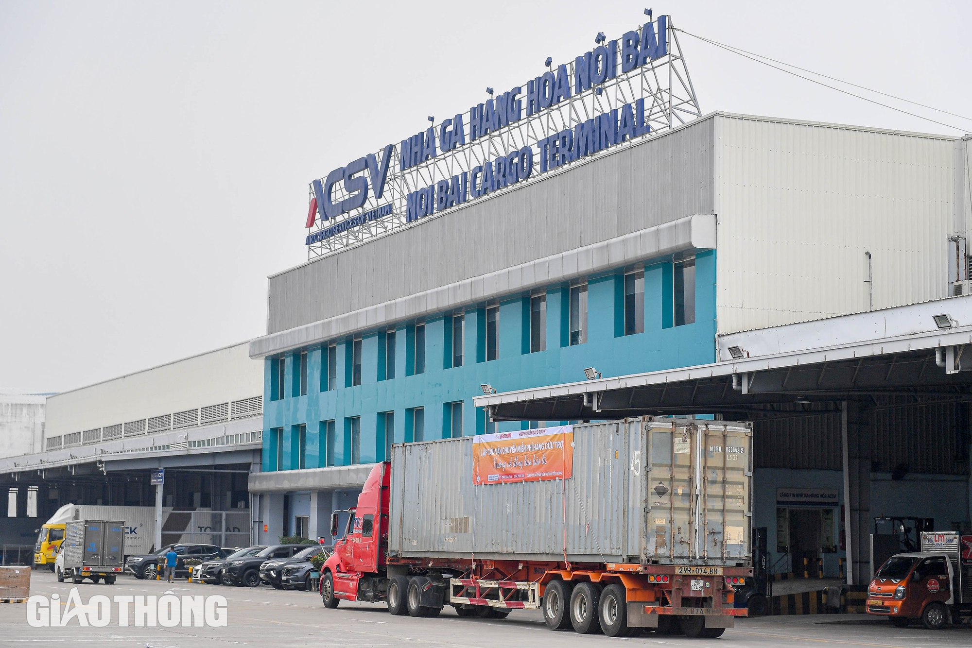 L&ocirc; h&agrave;ng viện trợ đặc biệt của Nga từ Nội B&agrave;i l&ecirc;n đường tới L&agrave;o Cai- Ảnh 8.