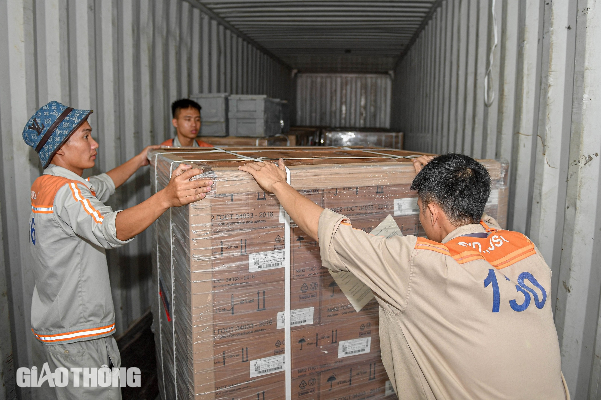L&ocirc; h&agrave;ng viện trợ đặc biệt của Nga từ Nội B&agrave;i l&ecirc;n đường tới L&agrave;o Cai- Ảnh 14.