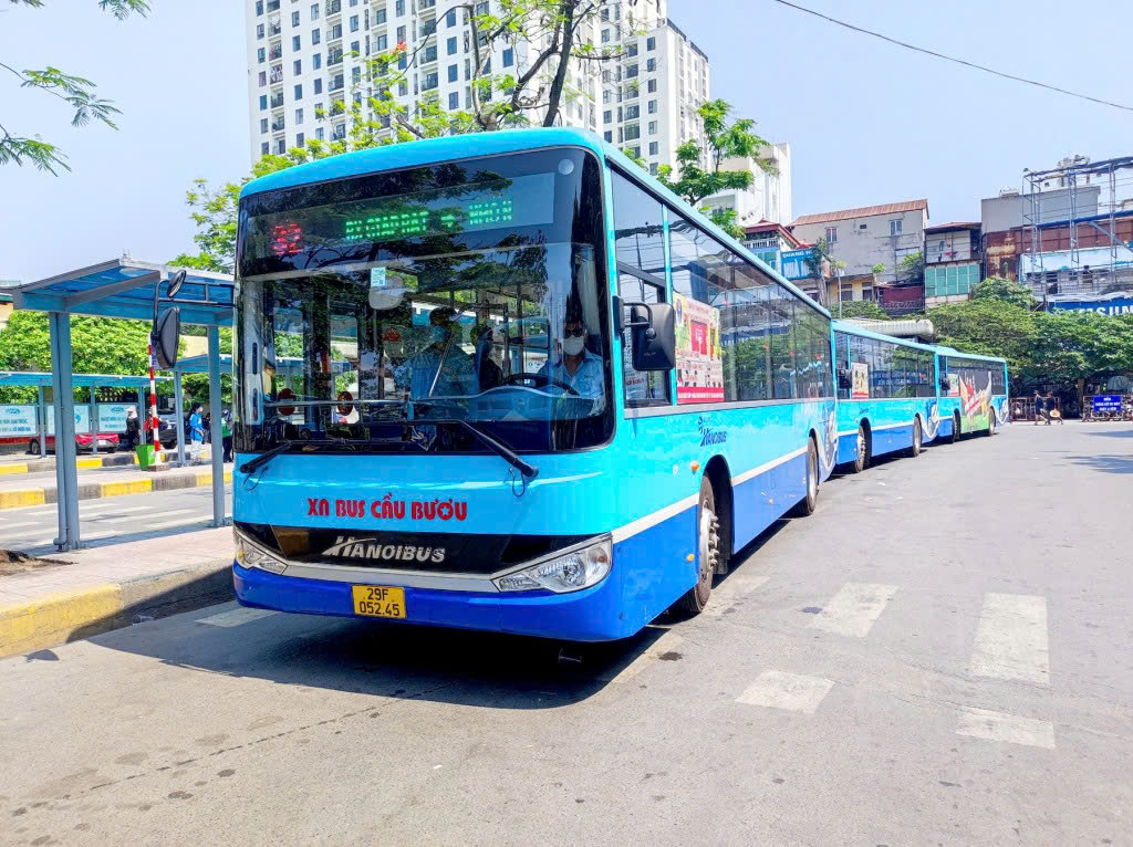 B&aacute;o Giao th&ocirc;ng tổ chức tọa đ&agrave;m "C&aacute;ch n&agrave;o để xe bu&yacute;t, metro Thủ đ&ocirc; th&ecirc;m h&uacute;t kh&aacute;ch?"- Ảnh 1.