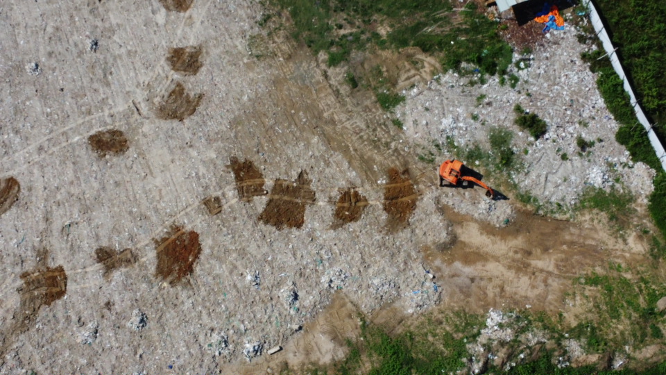 Ngang nhi&ecirc;n ch&ocirc;n lấp r&aacute;c thải, x&agrave; bần tr&ecirc;n đất c&ocirc;ng ở Đ&agrave; Nẵng- Ảnh 2.