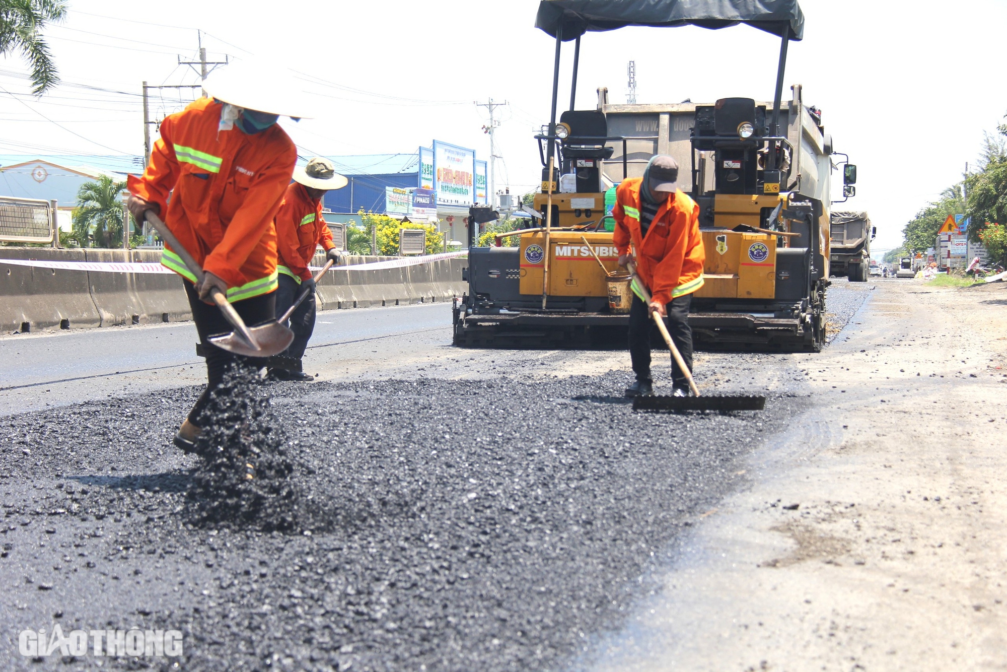 Sửa chữa mặt đường quốc lộ 1 tại n&uacute;t giao v&agrave;o cao tốc Phan Thiết - Dầu Gi&acirc;y- Ảnh 2.