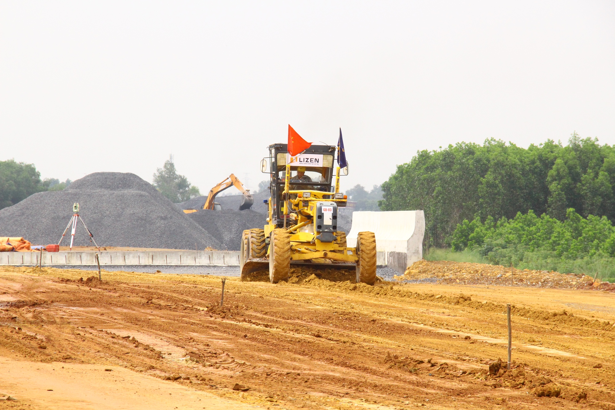 Cao tốc Bi&ecirc;n H&ograve;a - Vũng T&agrave;u: Chốt cho khai th&aacute;c đất ở ba vị tr&iacute;, th&aacute;ng 9 phải xong thủ tục- Ảnh 1.