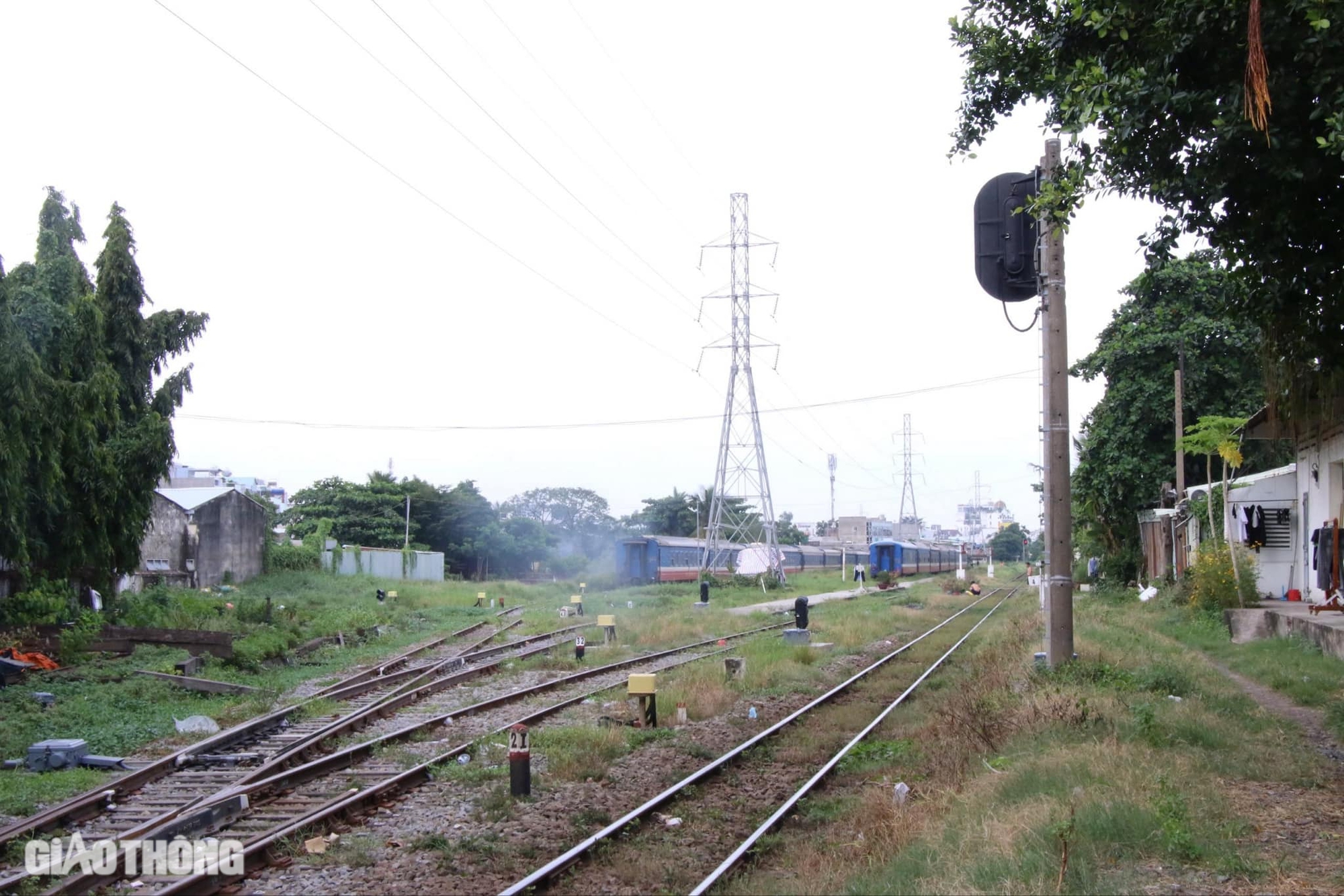 Cận cảnh ga B&igrave;nh Triệu "treo" hơn 20 năm đang điều chỉnh th&agrave;nh ga metro- Ảnh 16.