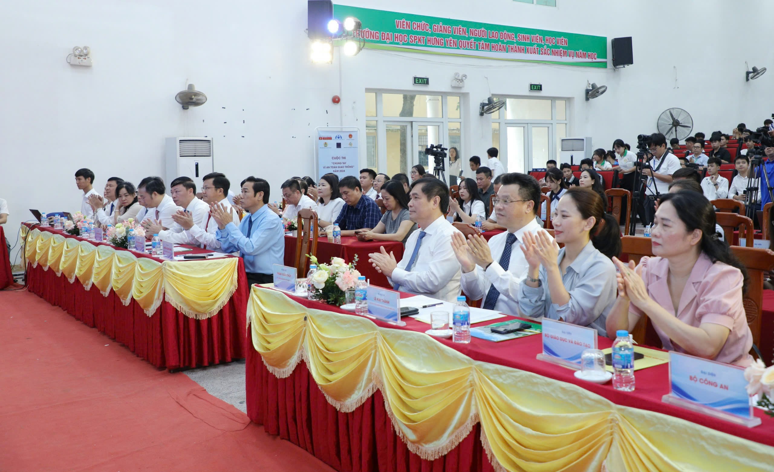 Ph&aacute;t động cuộc thi "Chung tay v&igrave; an to&agrave;n giao th&ocirc;ng" năm 2024- Ảnh 4.