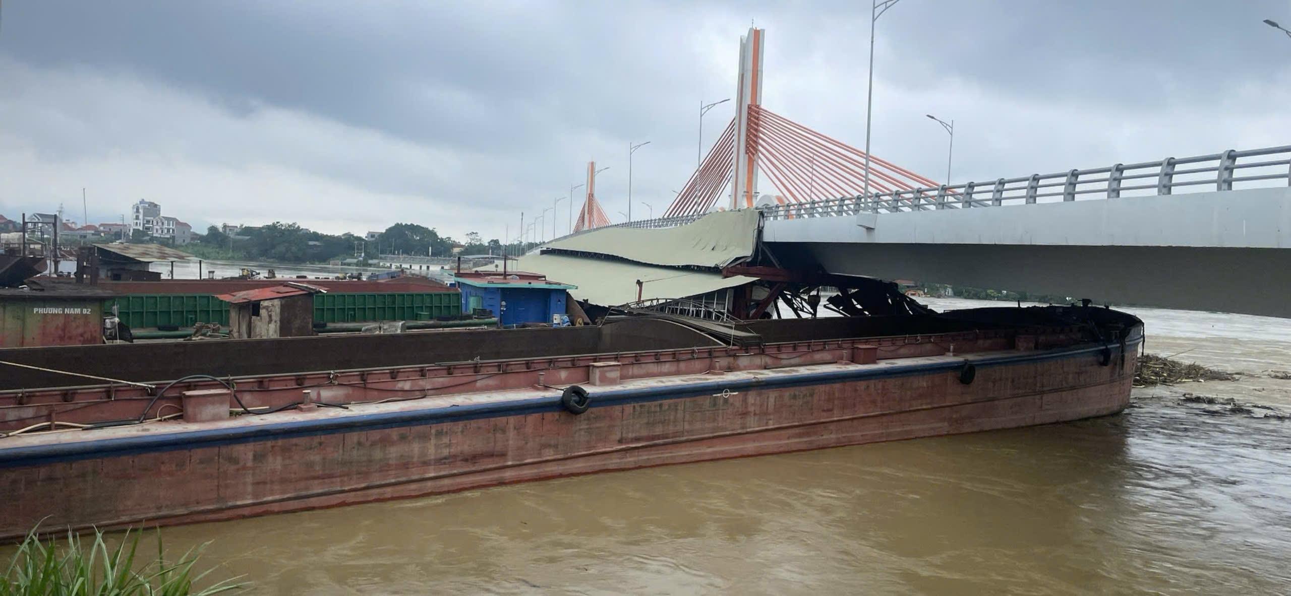 Vĩnh Ph&uacute;c: Chủ động đảm bảo ATGT m&ugrave;a mưa lũ- Ảnh 3.