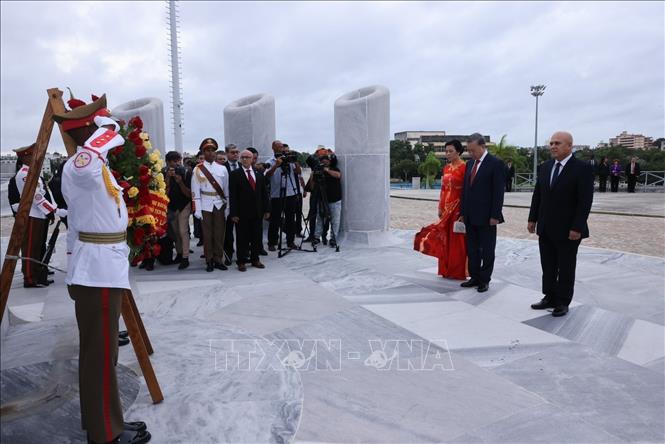 Tổng Bí thư, Chủ tịch nước Tô Lâm đặt vòng hoa tại Đài tưởng niệm Anh hùng Jose Marti- Ảnh 3. Tổng Bí thư, Chủ tịch nước Tô Lâm đặt vòng hoa tại Đài tưởng niệm Anh hùng Jose Marti- Ảnh 3.
