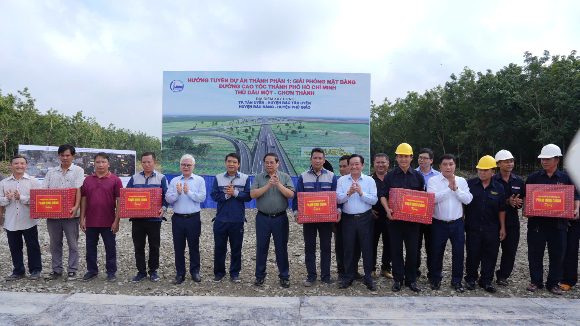 Thủ tướng thị sát cao tốc TP.HCM - Thủ Dầu Một - Chơn Thành- Ảnh 3. Thủ tướng thị sát cao tốc TP.HCM - Thủ Dầu Một - Chơn Thành- Ảnh 3.